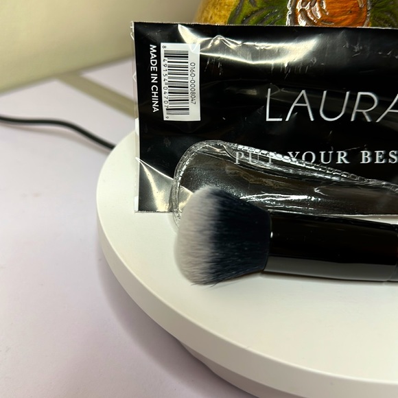 Laura Geller Dual-Ended Concealer + Foundation Brush - Picture 3 of 5